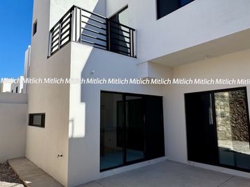 Casa en venta con recámara en planta baja Albaterra $5,700,000