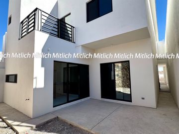 Casa en venta con recámara en planta baja Albaterra $5,700,000