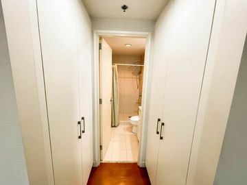 One Rockwell: GOOD DEAL 2BR Unit for Sale!