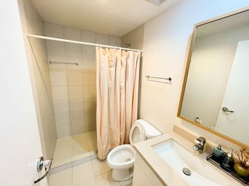 One Rockwell: GOOD DEAL 2BR Unit for Sale!