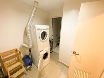 One Rockwell: GOOD DEAL 2BR Unit for Sale!