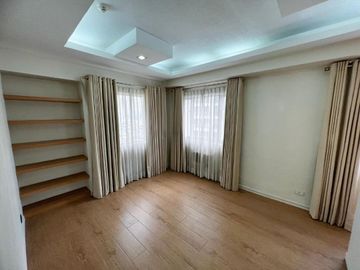 Renovated 1 Bedroom with parking For Sale One Orchard Road Eastwood Quezon City