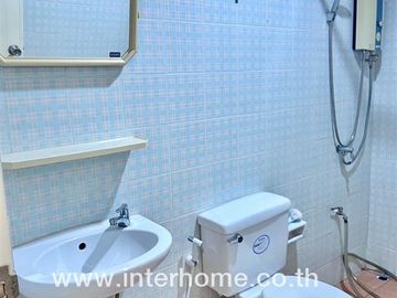 3-storey townhouse, 18 sq m. Townhouse, Soi Ramkhamhaeng 24, Intersection 8, Ramkhamhaeng Road, Soi Ramkhamhaeng 24, Bang Kapi District, Bangkok