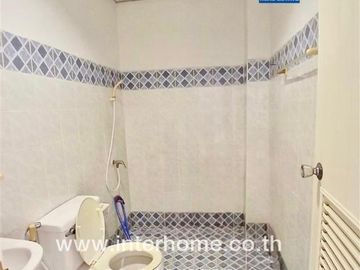 3-storey townhouse, 18 sq m. Townhouse, Soi Ramkhamhaeng 24, Intersection 8, Ramkhamhaeng Road, Soi Ramkhamhaeng 24, Bang Kapi District, Bangkok
