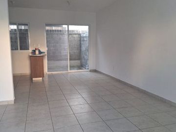 VENDO CASA EN FRACCIONAMIENTO PRIVADO CON ALBERCA EN LOS HEROES VERACRUZ