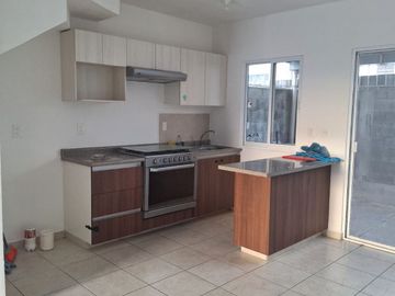 VENDO CASA EN FRACCIONAMIENTO PRIVADO CON ALBERCA EN LOS HEROES VERACRUZ
