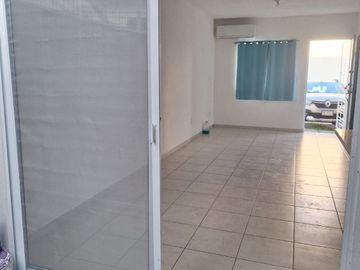 VENDO CASA EN FRACCIONAMIENTO PRIVADO CON ALBERCA EN LOS HEROES VERACRUZ