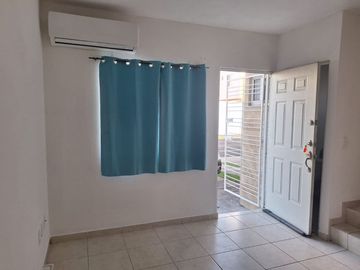 VENDO CASA EN FRACCIONAMIENTO PRIVADO CON ALBERCA EN LOS HEROES VERACRUZ