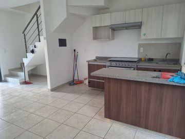 VENDO CASA EN FRACCIONAMIENTO PRIVADO CON ALBERCA EN LOS HEROES VERACRUZ