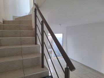 VENDO CASA EN FRACCIONAMIENTO PRIVADO CON ALBERCA EN LOS HEROES VERACRUZ