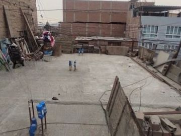 Vendo Casa En Esquina De 180 M2 Frente A Parque Por Estación Santa Rosa En Sjl