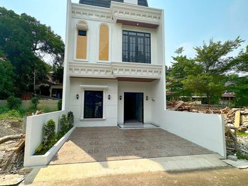 Rumah Mewah Murah Design American Classic 3 Lantai plus Rooftop di Srengseng Sawah Jagakarsa Jaksel