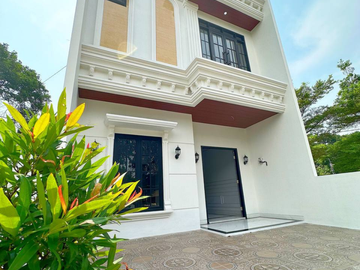 RUMAH MODERN 3 LANTAI (ADA ROOFTOP) 4 KT 4 KM LENTENG AGUNG JAGAKARSA JAKSEL 1 MILYAR-AN