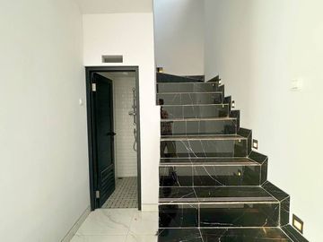 RUMAH MODERN 3 LANTAI (ADA ROOFTOP) 4 KT 4 KM LENTENG AGUNG JAGAKARSA JAKSEL 1 MILYAR-AN