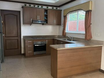 4BR HOUSE & LOT; PORTOFINO HEIGHTS - DAANG HARI, LAS PINAS CITY - FOR SALE