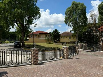 4BR HOUSE & LOT; PORTOFINO HEIGHTS - DAANG HARI, LAS PINAS CITY - FOR SALE