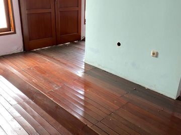 DIJUAL CEPAT! Rumah Hook 2 Lantai di Komplek Lebak Bulus Indah, SHM Harga Menarik