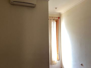 DIJUAL CEPAT! Rumah Hook 2 Lantai di Komplek Lebak Bulus Indah, SHM Harga Menarik