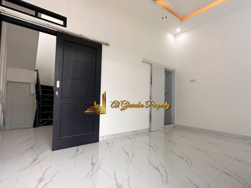 RUMAH SIAP HUNI 3 LANTAI ADA ROOFTOP 3KT CONDET KRAMATJATI JAKARTA AKSES MOBIL 800 JUTA-AN