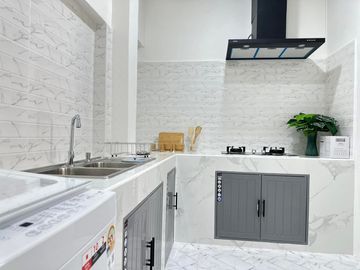 2-Story Townhouse For Sale, Mini-Mall Style, Land Size 22 Sq.W., 2 Bedrooms, Fully Furnished, Only 2.99 MB.*