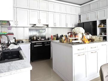 Rumah Mewah Apik di Green Hills Residence