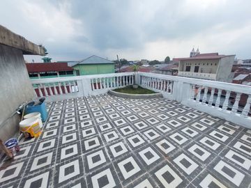 Butuh Uang Cepat! Rumah 3 Lantai di Perumnas Helvetia Dijual Murah, Siap Huni!