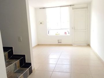 Vendo Casa unifamiliar 74m2, Suba - Quintas de Santa Rita 2 $ 220.000.000 - Cel: 321237----
