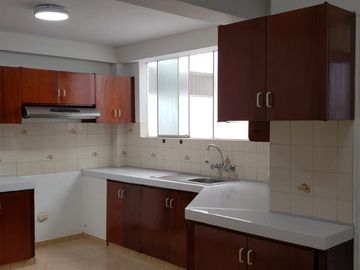 Vendo departamento frente a parque en excelente zona residencial, Av. Del Pinar 480, Chacarilla San Borja