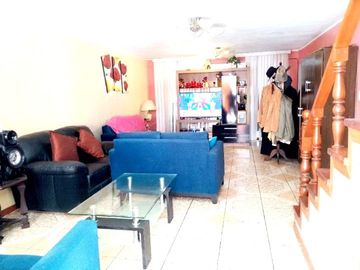 RESIDENCIA EXCLUSIVA EN URB. LOS SAUCES – COCHERA, TERRAZA, AMPLIO JARDÍN 🏡
