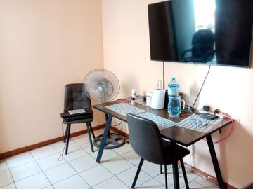 RESIDENCIA EXCLUSIVA EN URB. LOS SAUCES – COCHERA, TERRAZA, AMPLIO JARDÍN 🏡