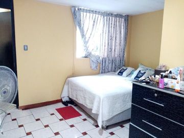 RESIDENCIA EXCLUSIVA EN URB. LOS SAUCES – COCHERA, TERRAZA, AMPLIO JARDÍN 🏡