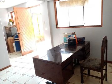 RESIDENCIA EXCLUSIVA EN URB. LOS SAUCES – COCHERA, TERRAZA, AMPLIO JARDÍN 🏡