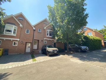Casa en Condominio Consolidado y Seguro, Cercana a Colegios Mayflower, Huinganal.