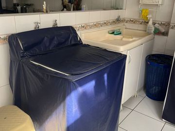 VENDO CASA CON 2 DPTOS SECTOR CARCELEN ALTO URB VISTA REAL