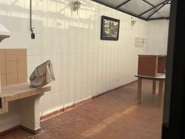 VENDO CASA CON 2 DPTOS SECTOR CARCELEN ALTO URB VISTA REAL