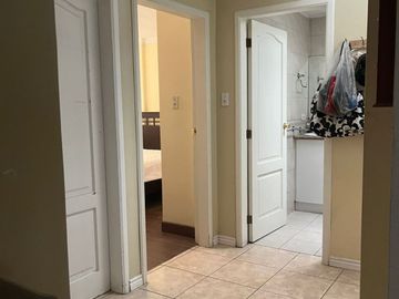VENDO CASA CON 2 DPTOS SECTOR CARCELEN ALTO URB VISTA REAL