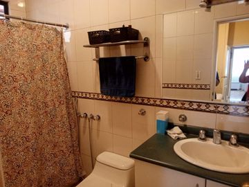 VENDO CASA CON 2 DPTOS SECTOR CARCELEN ALTO URB VISTA REAL