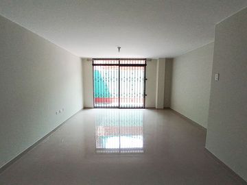 Departamento en Mayorazgo – Ate límite con La Molina.