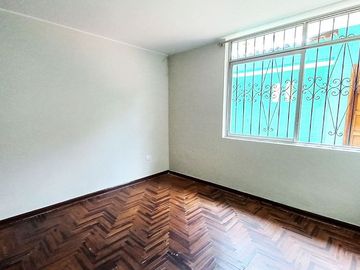 Departamento en Mayorazgo – Ate límite con La Molina.
