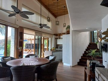 CASA DE PLAYA, AMUEBLADA, EN VENTA, PENINSULA DE SANTIAGO, MANZANILLO, COL.