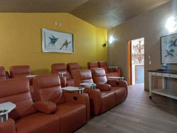 CASA DE PLAYA, AMUEBLADA, EN VENTA, PENINSULA DE SANTIAGO, MANZANILLO, COL.