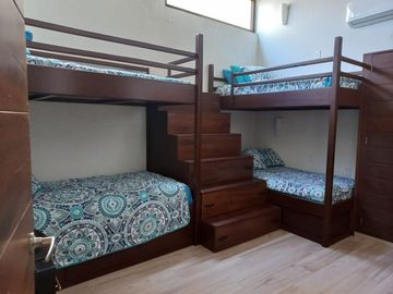 CASA DE PLAYA, AMUEBLADA, EN VENTA, PENINSULA DE SANTIAGO, MANZANILLO, COL.