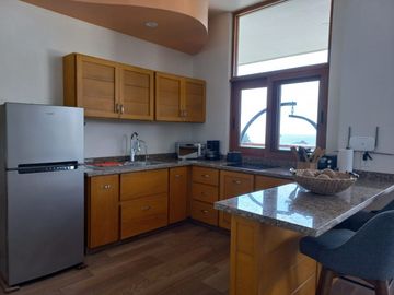 CASA DE PLAYA, AMUEBLADA, EN VENTA, PENINSULA DE SANTIAGO, MANZANILLO, COL.