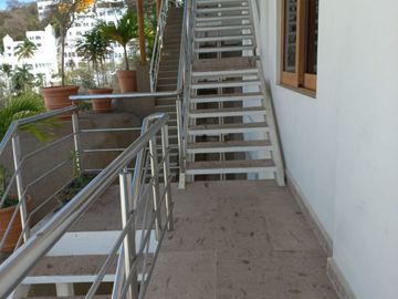 CASA DE PLAYA, AMUEBLADA, EN VENTA, PENINSULA DE SANTIAGO, MANZANILLO, COL.