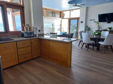 CASA DE PLAYA, AMUEBLADA, EN VENTA, PENINSULA DE SANTIAGO, MANZANILLO, COL.