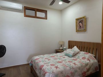 CASA DE PLAYA, AMUEBLADA, EN VENTA, PENINSULA DE SANTIAGO, MANZANILLO, COL.