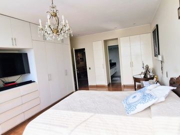 VENDO, Precioso, amplio y muy iluminado Dpto 230mts. 3dorm c/vista al Golf Los Inkas – Calle Los Topacios 153 Surco