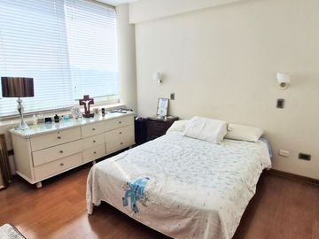 VENDO, Precioso, amplio y muy iluminado Dpto 230mts. 3dorm c/vista al Golf Los Inkas – Calle Los Topacios 153 Surco