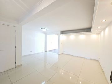 HERMOSA CASA REMODELADA, 3D, 2B, ALBERTO UNDURRAGA,HUECHURABA