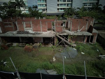 En venta casa no terminada en Urb.Blue Bay en Isla Mocolí.